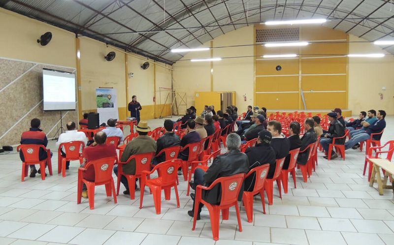 Coocam realiza palestra sobre programa de incentivo ao plantio de milho em Abdon Batista