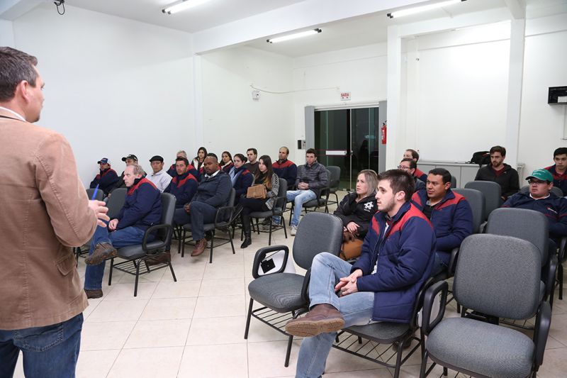 Palestra debate otimização do processo de produção de sementes na Coocam