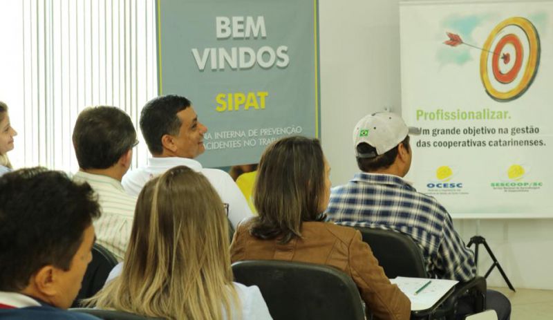 SIPAT na Coocam orientou os colaboradores sobre saúde, segurança e relacionamento pessoal e interpessoal.  