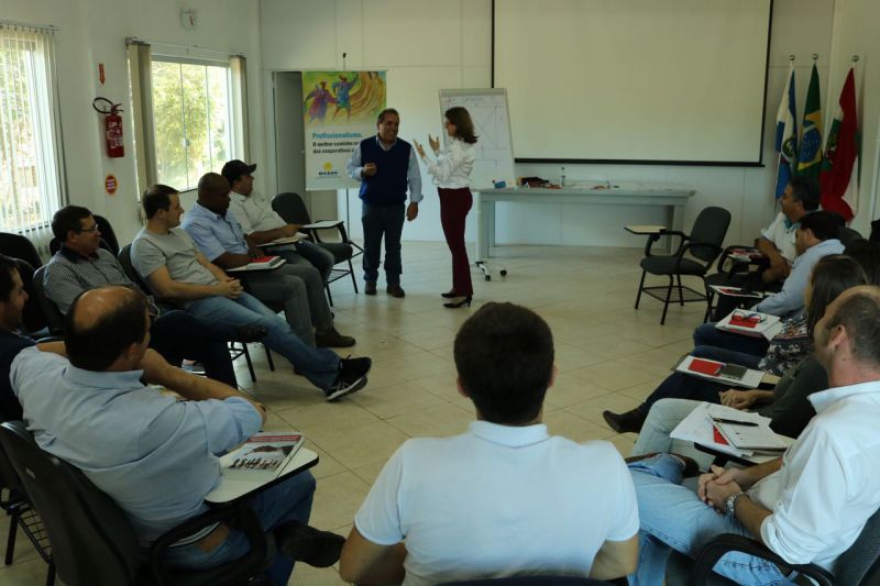 Lideres da Coocam participam do curso Coaching para Gestores