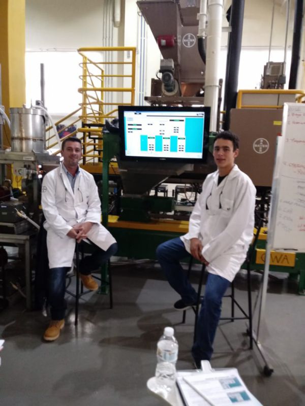 Colaboradores da Coocam participam de treinamento Bayer SeedGrowth Center