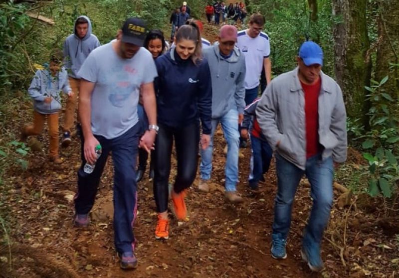 Atitudes movem o mundo - 4ª edição da Caminhada Ecológica da Coocam reuniu cerca de 100 pessoas