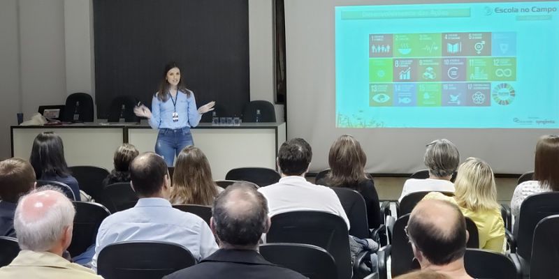 Coocam apresenta case do Projeto Escola no Campo