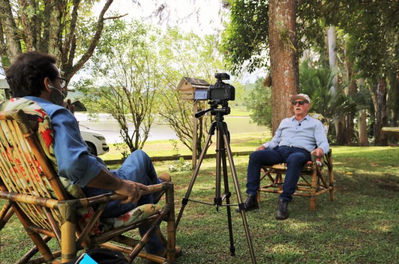 Associados da Coocam, Elói e Eduardo contam a história da família Zortéa para a TV COOP