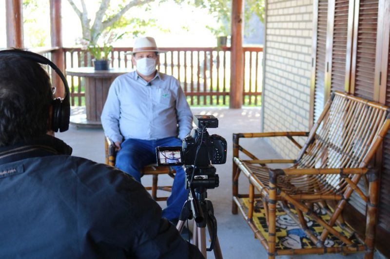 Produtor da Coocam é o entrevistado desta semana no Programa Resenha do Cooperativismo e Agronegócio da Fecoagro