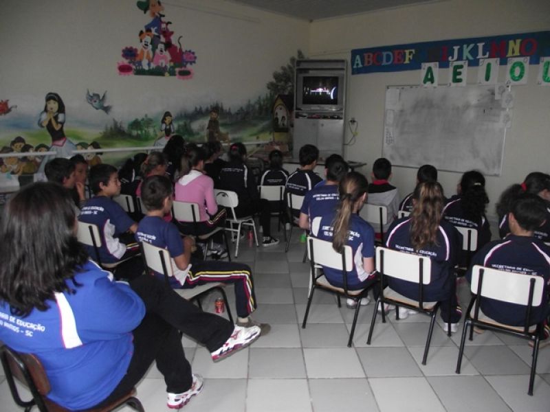 Escolas participantes do Escola no Campo 2012 recebem sessão cinema