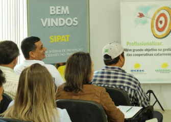 SIPAT na Coocam orientou os colaboradores sobre saúde, segurança e relacionamento pessoal e interpessoal.  