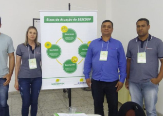 Colaboradores da Coocam participam de curso de liderança, em Chapecó